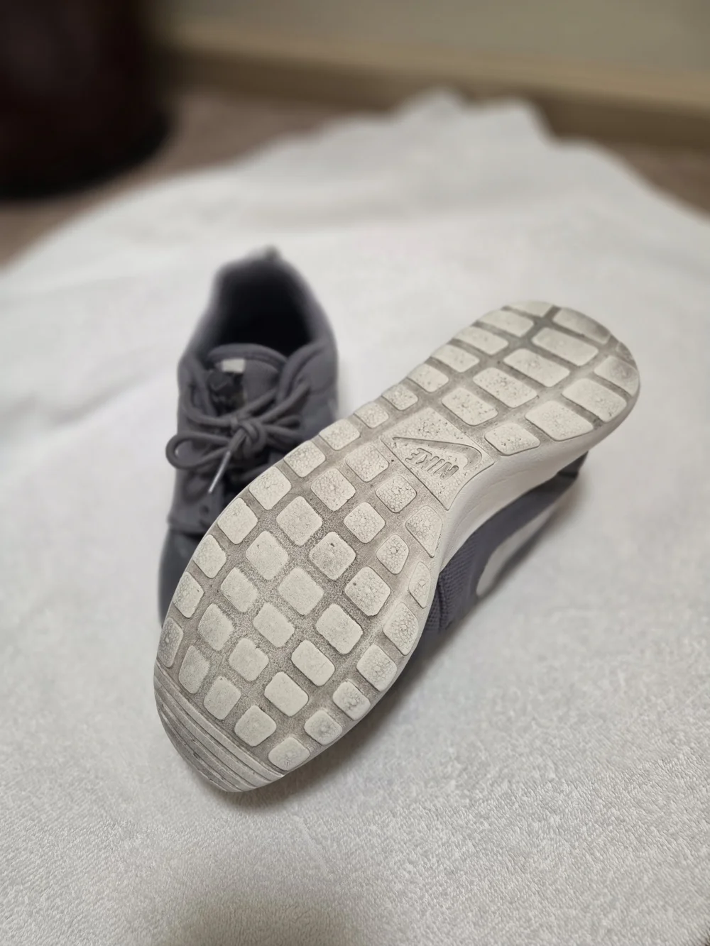 Nike Roshe One Women’s Sneakers Cool Grey White Size 8.5
